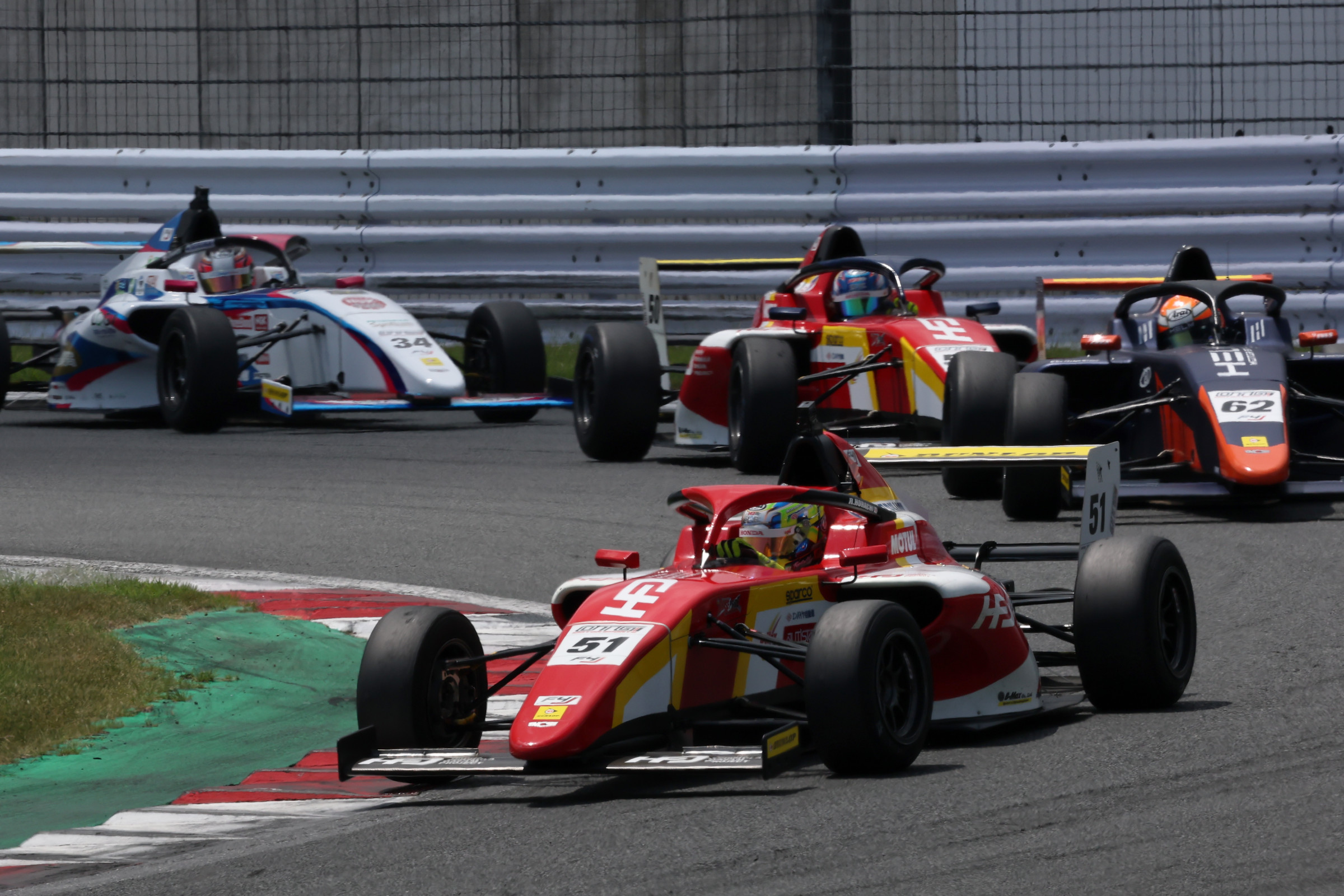 ポール・トゥ・ウインで洞地遼大が初優勝！INDPは逆転で鳥羽豊が今季初優勝を飾る