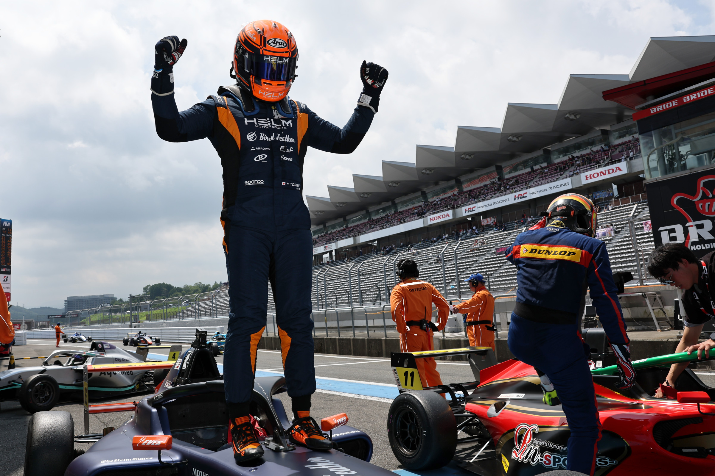 ポール・トゥ・ウインで洞地遼大が初優勝！INDPは逆転で鳥羽豊が今季初優勝を飾る