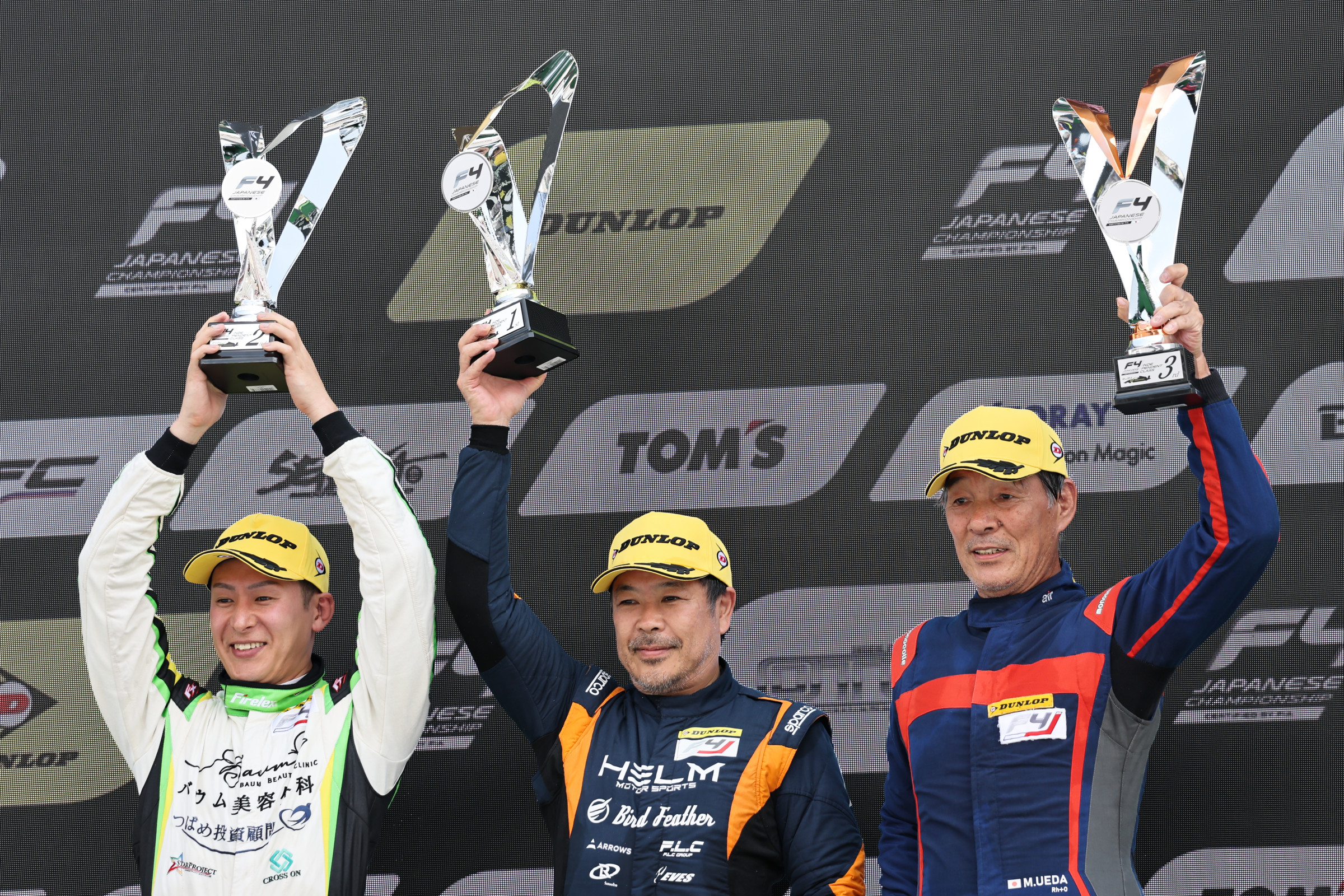 ポール・トゥ・ウインで洞地遼大が初優勝！INDPは逆転で鳥羽豊が今季初優勝を飾る