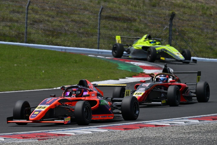 SC2 回の荒れた開幕戦、鈴⽊⽃輝哉が初優勝︕