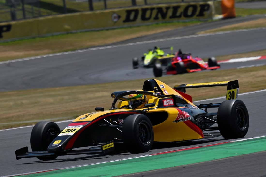 佐藤樹がダブルPPを獲得、新原、⽩崎が2〜3番⼿　INDPクラスではDRAGONが圧倒、ダブルポール奪う