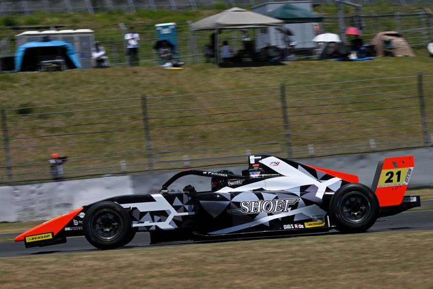 佐藤樹がダブルPPを獲得、新原、⽩崎が2〜3番⼿　INDPクラスではDRAGONが圧倒、ダブルポール奪う