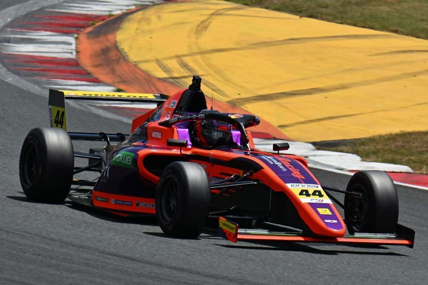 佐藤樹がダブルPPを獲得、新原、⽩崎が2〜3番⼿　INDPクラスではDRAGONが圧倒、ダブルポール奪う