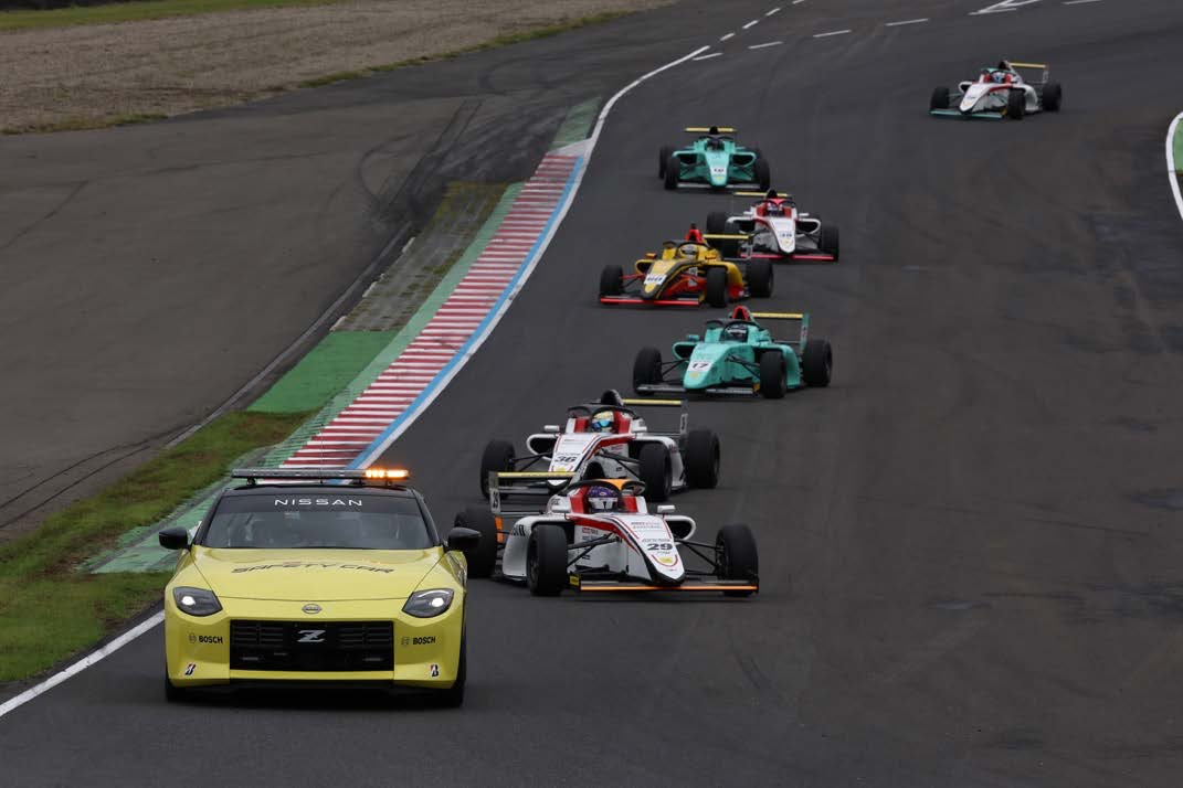 緊迫のトップ争いを鈴⽊⽃輝哉が制し2勝⽬　INDPではKENTAROが逃げ切り3勝⽬飾る