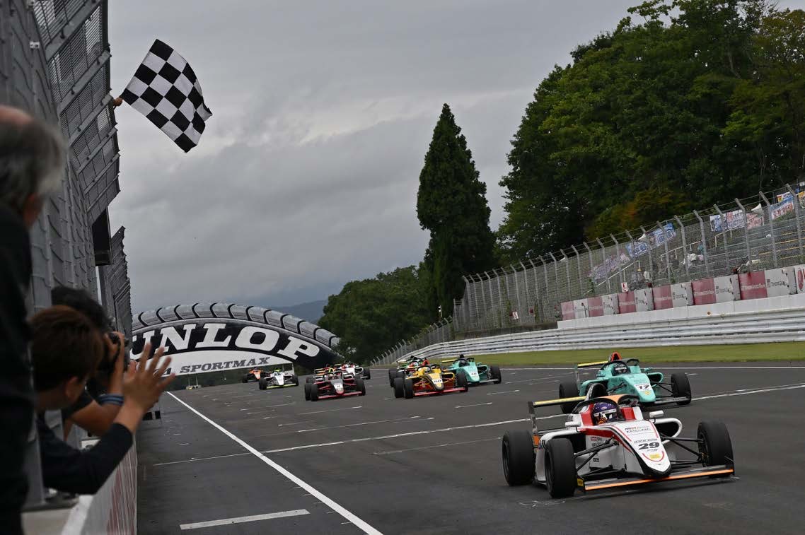 緊迫のトップ争いを鈴⽊⽃輝哉が制し2勝⽬　INDPではKENTAROが逃げ切り3勝⽬飾る