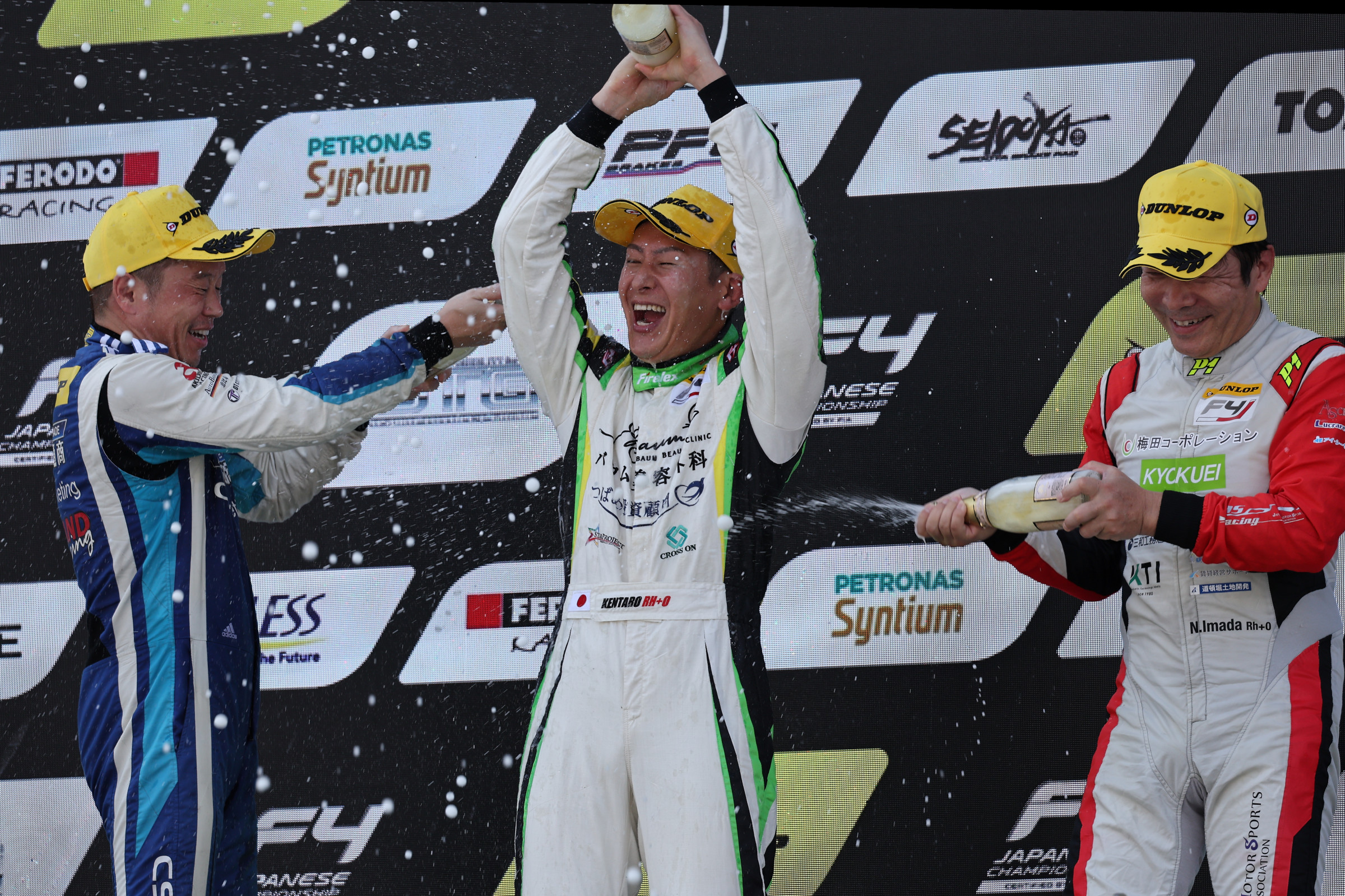 逆転で高速バトル制した清水啓伸が初優勝！INDPはKENTAROがポール・トゥ・ウイン