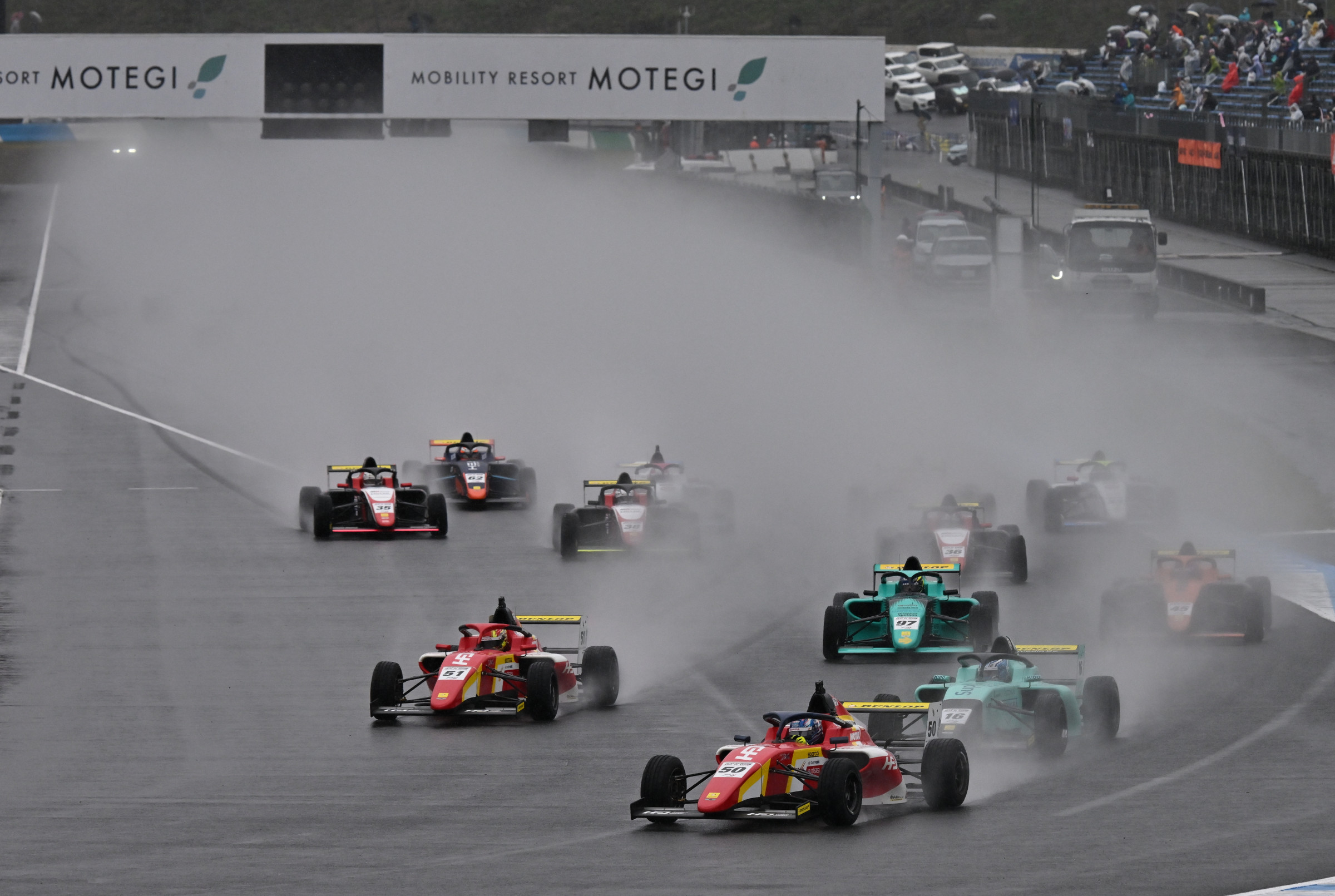 野村勇斗が雨のもてぎでまたも逆転で連勝！INDP、第13戦は今田信宏が逆襲の4勝目飾る