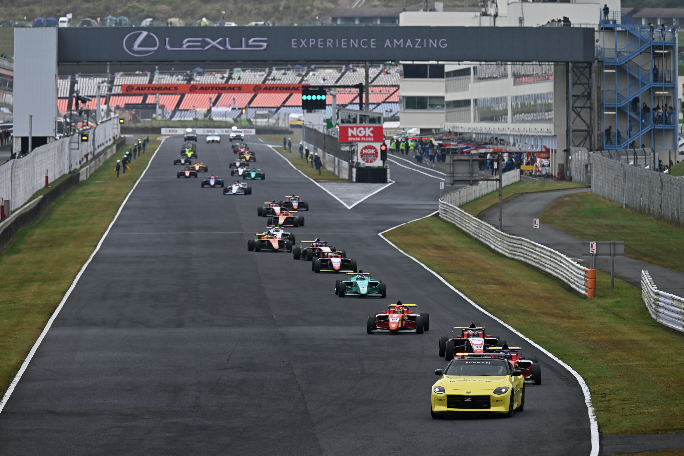 SCスタートとなった第12戦決勝は野村勇斗が凱歌佐野雄城届かず2位、INDPはDRAGONが制す