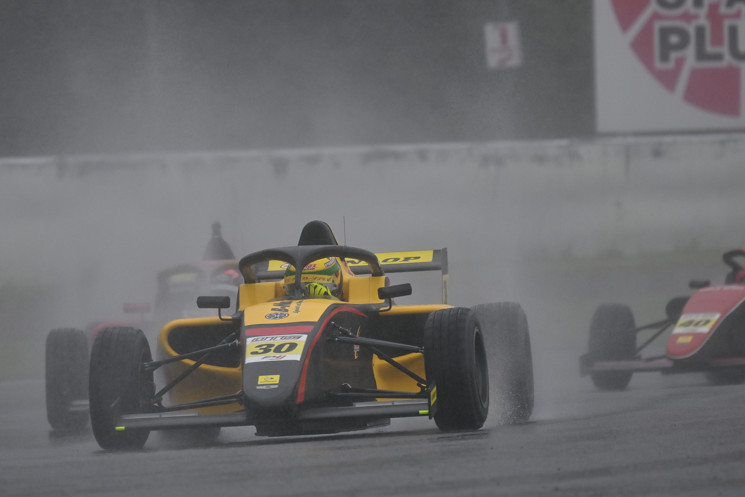 雨中の難戦、佐野雄城が逃げ切り今季2勝目INDPは今田がポール・トゥ・ウイン！