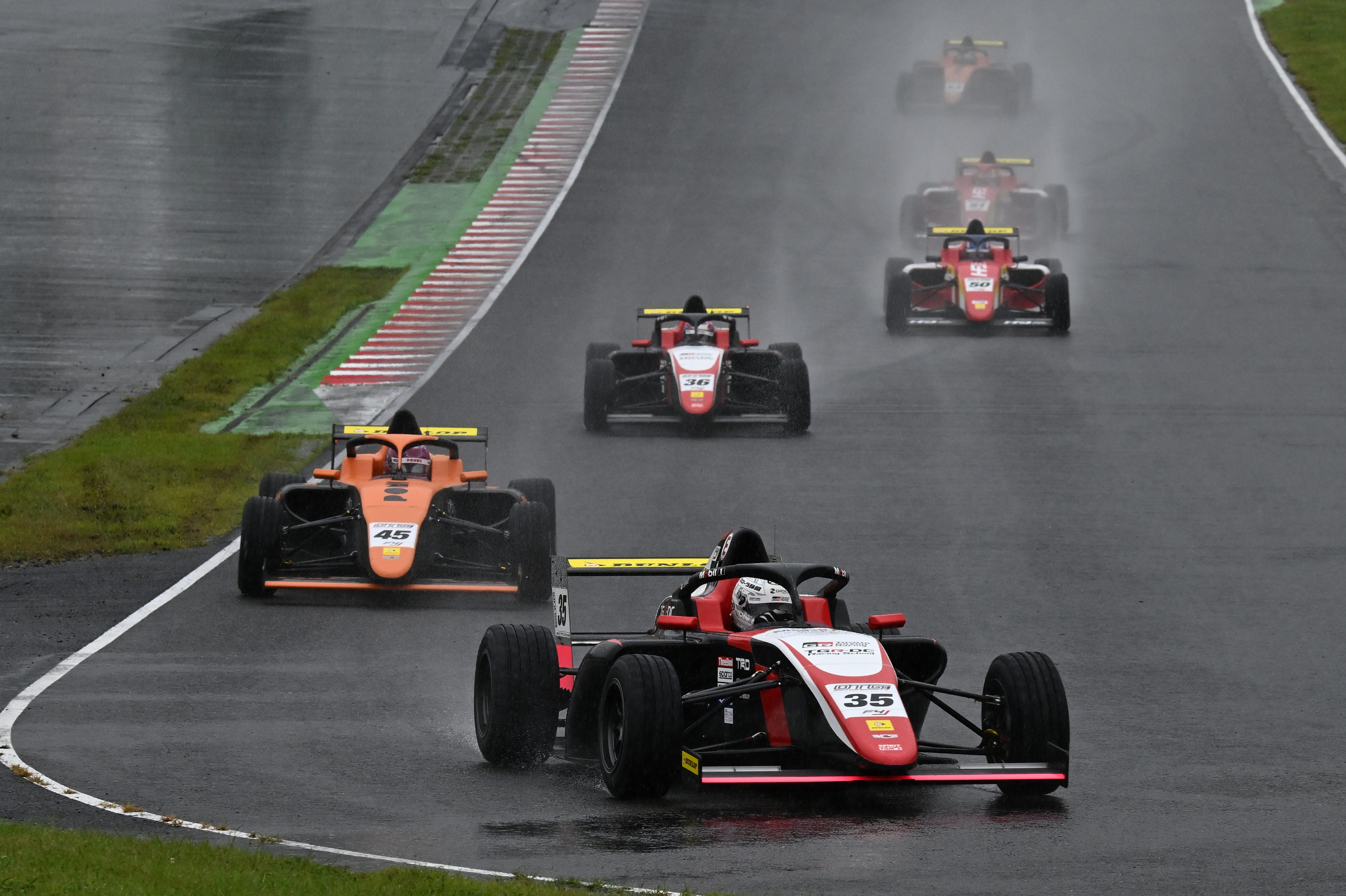 CHクラス決勝も激しい雨で赤旗終了レースは不成立という予期せぬ結末に