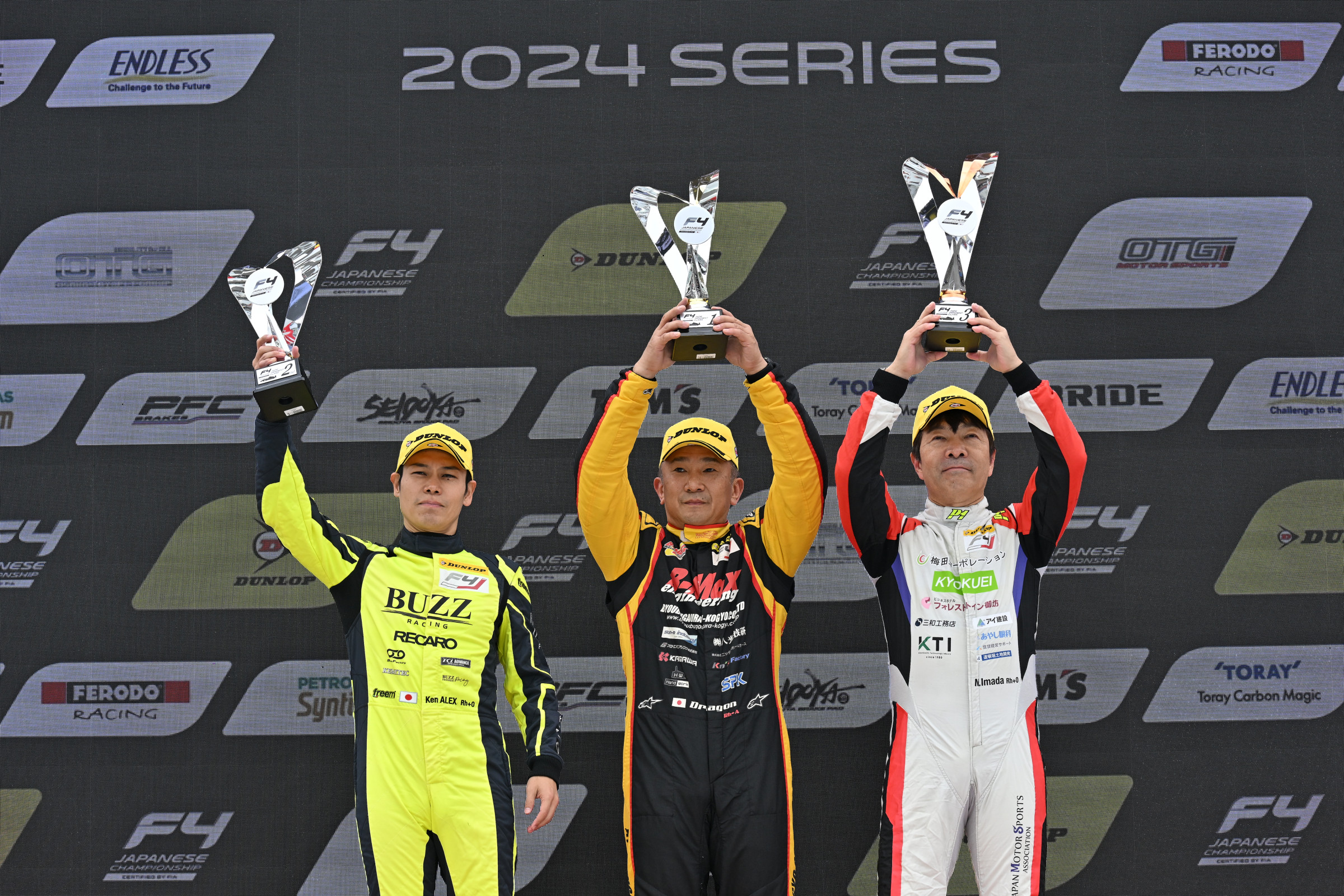 SCスタートとなった第12戦決勝は野村勇斗が凱歌佐野雄城届かず2位、INDPはDRAGONが制す