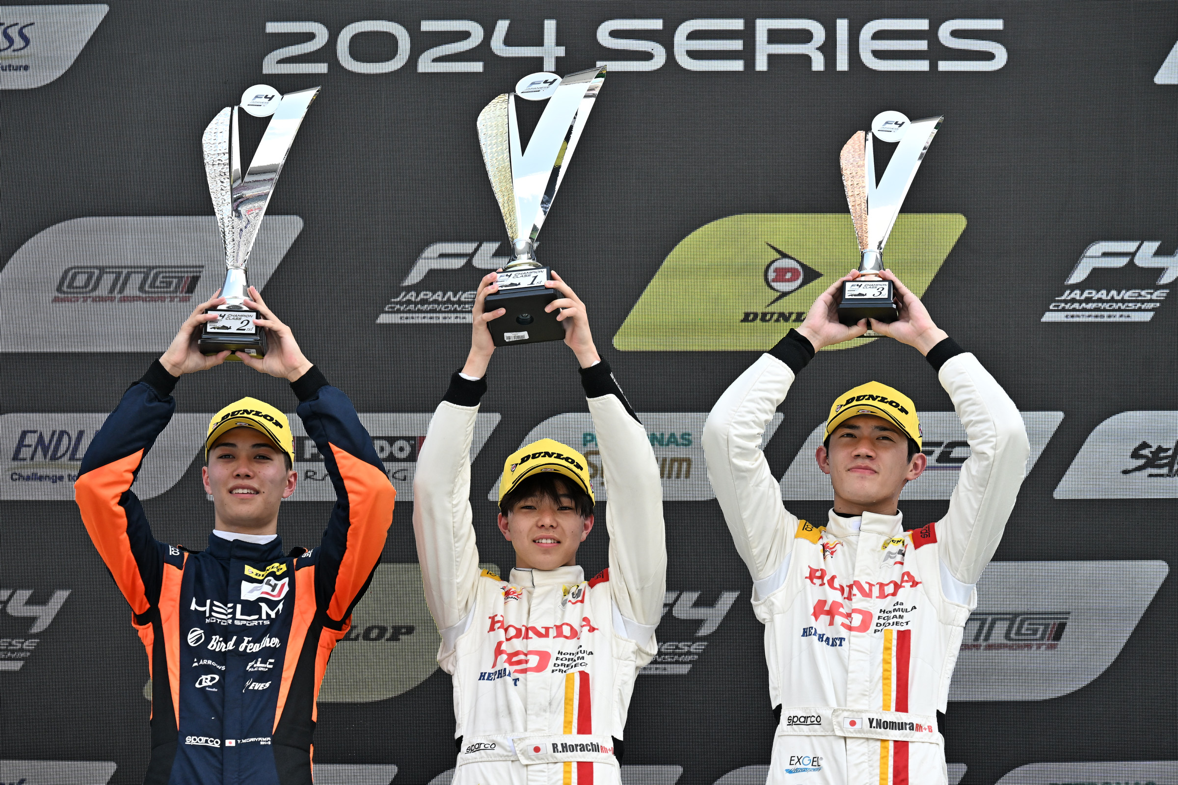 ポール・トゥ・ウインで洞地遼大が初優勝！INDPは逆転で鳥羽豊が今季初優勝を飾る