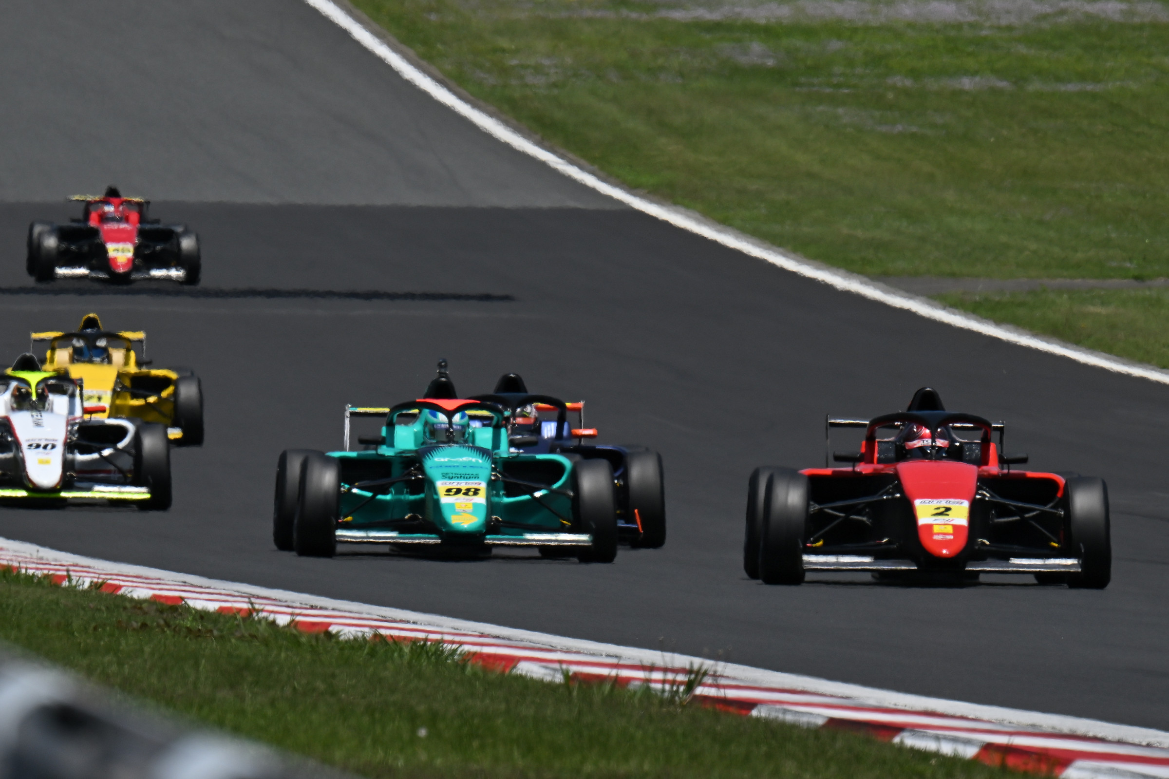 波乱続いた第1戦、佐野雄城が逆転で初優勝！INDPクラスはDRAGONがポール・トゥ・ウイン