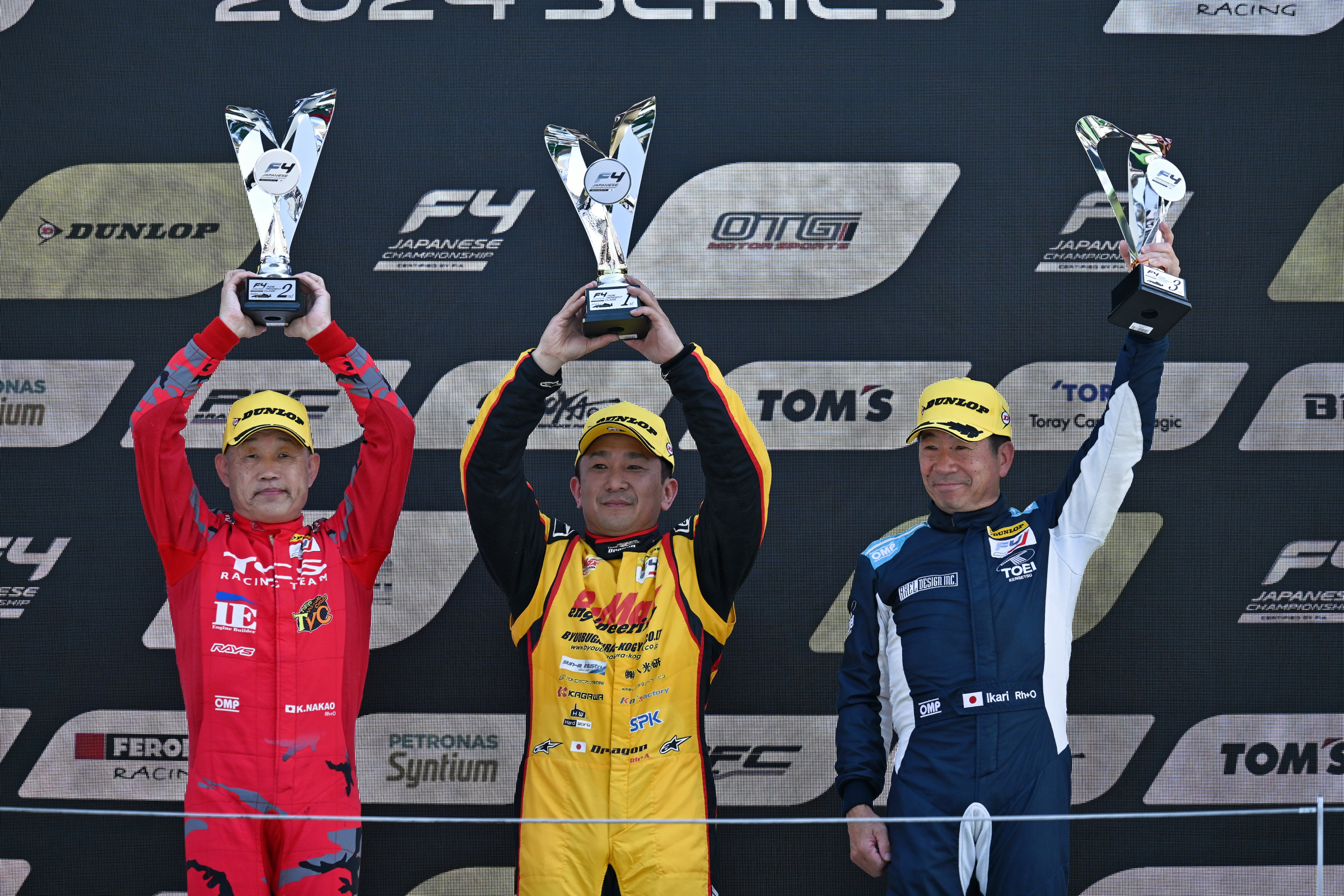 波乱続いた第1戦、佐野雄城が逆転で初優勝！INDPクラスはDRAGONがポール・トゥ・ウイン