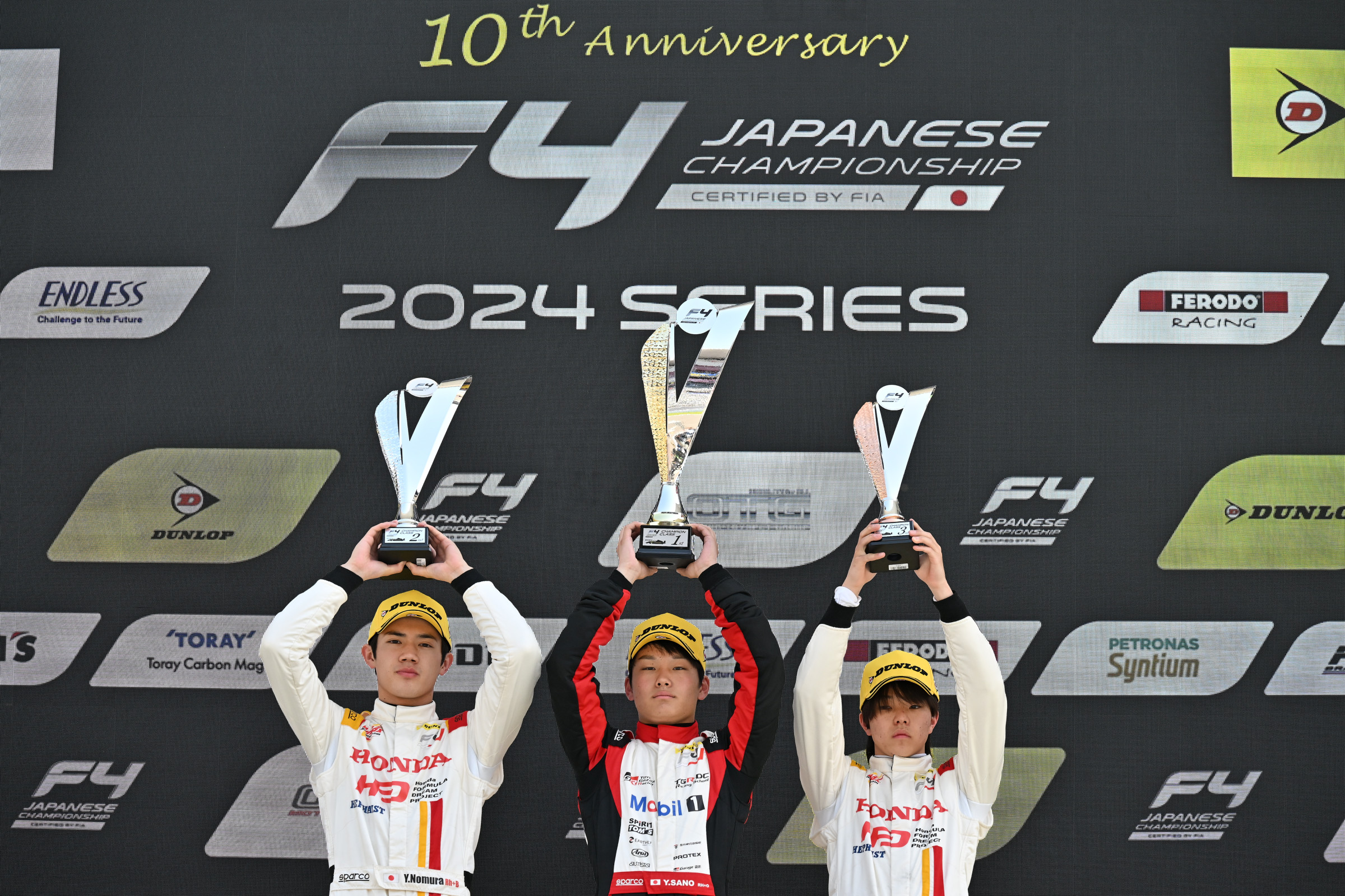 波乱続いた第1戦、佐野雄城が逆転で初優勝！INDPクラスはDRAGONがポール・トゥ・ウイン