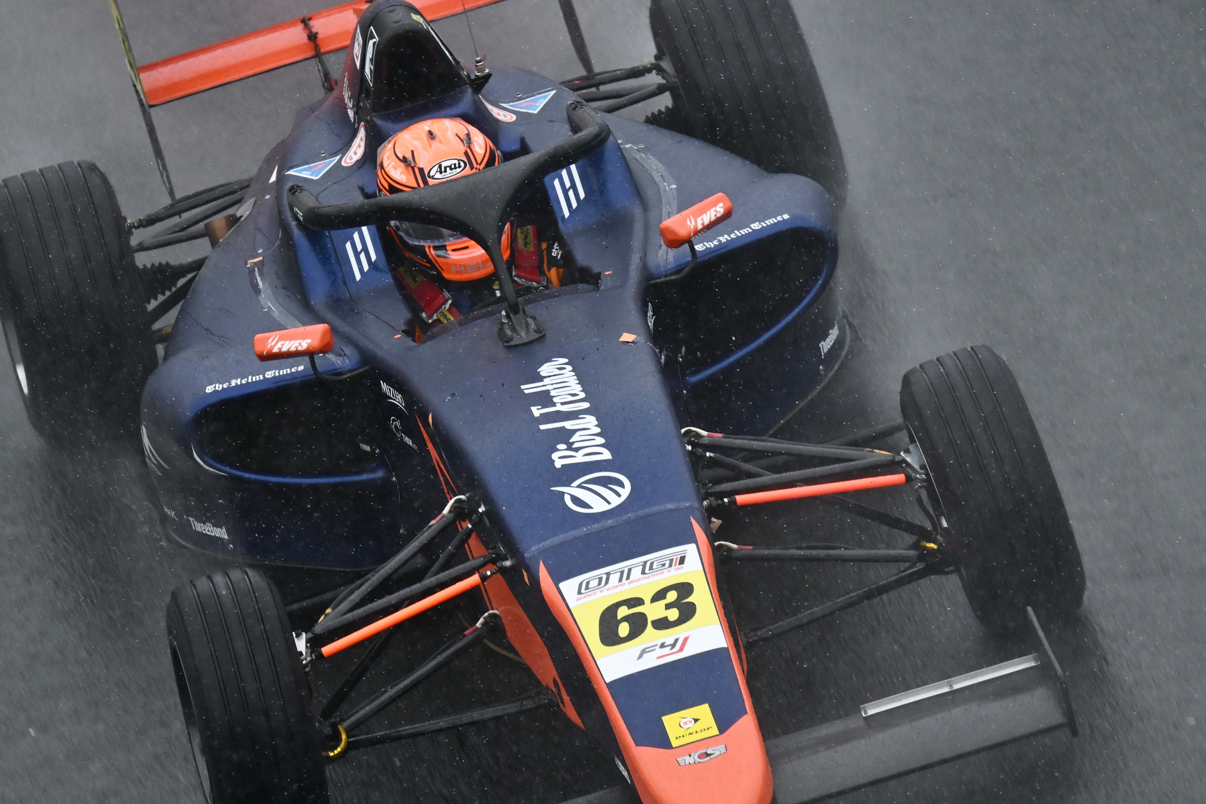 雨の第11戦、アクシデント多発で2度のSC導入野村勇斗が逆転優勝、INDPはDRAGONが4勝目